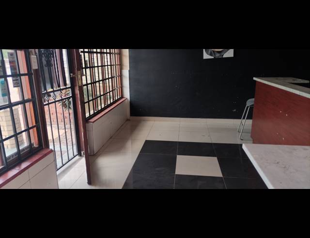120M² BUSINESS CENTRE FOR SALE IN NELSPRUIT CENTRAL